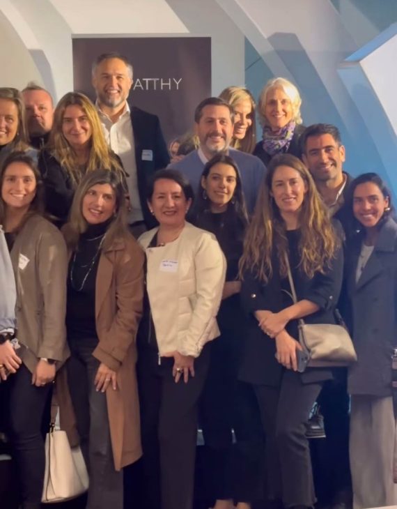 Fundación Umbrella Family Presente en el Lanzamiento en Chile de "Adventure Finance" versión en español, Hito en Chile de la destacada Líder de Impacto, Rosa Madera
