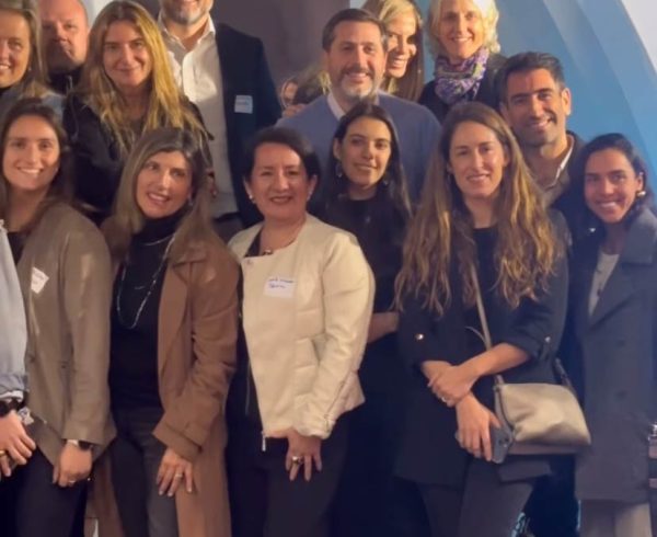 Fundación Umbrella Family Presente en el Lanzamiento en Chile de "Adventure Finance" versión en español, Hito en Chile de la destacada Líder de Impacto, Rosa Madera